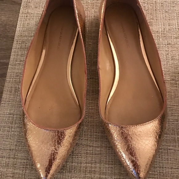 Banana Republic Shoes - Banana Republic Rose Gold leather flats size 9.5